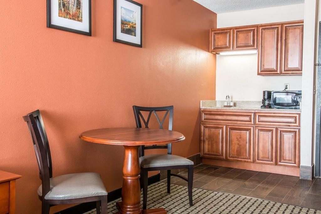 Country Inn & Suites By Radisson, Muskegon, Mi מראה חיצוני תמונה